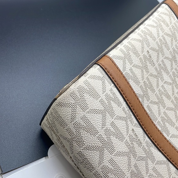 Michael Kors Tote Bag - Picture 11 of 15